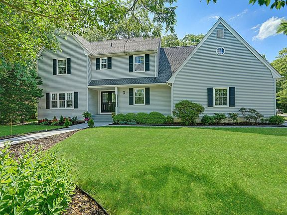 Unique seashore colonial