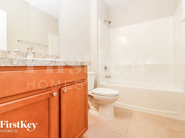 710 SW 12th St — Photo 14