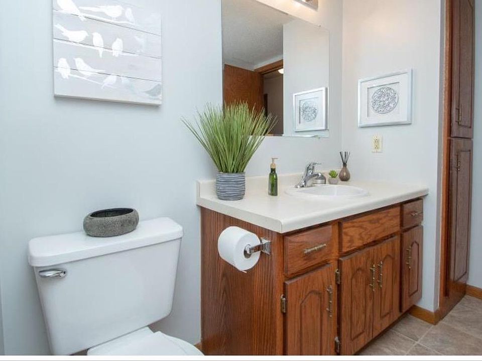 1st image of 944 1st St APT 2