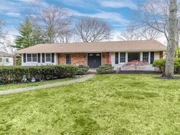 51 Woodland Lane, Smithtown, NY 11787