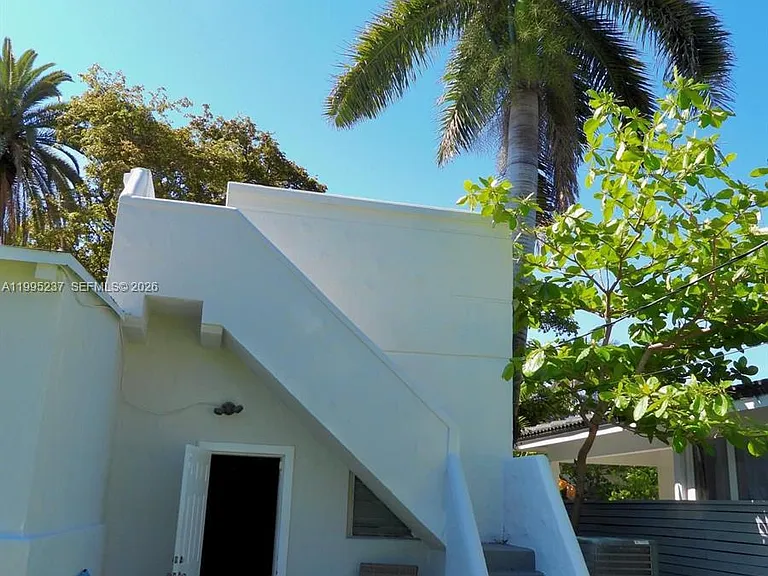 715 Hollywood Blvd — Photo 25