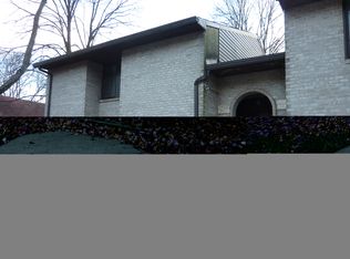 2401 Aspen Cir, Springfield, PA 19064