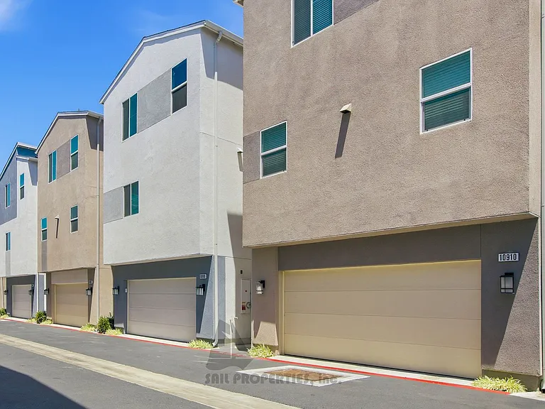 10910 Portsmouth St — Photo 19