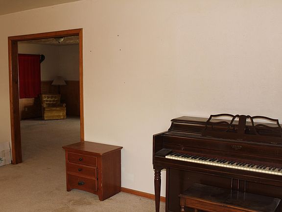 3rd image of 705 Loretta St