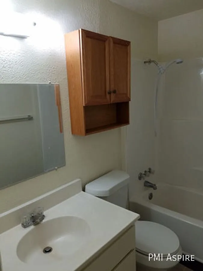 2 Bedroom 1 Bath Apartment in Longmont — Photo 4