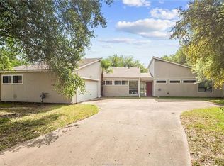 2203 Dewberry Ln, Bryan, TX 77807