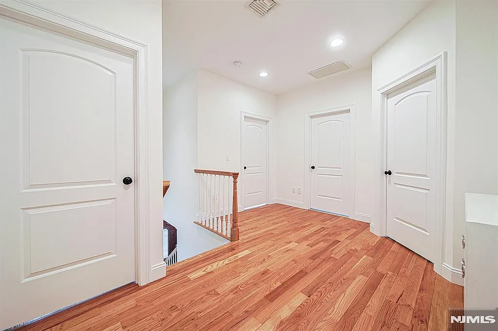 4 bed, 2362 sqft, $5,000 — Photo 3