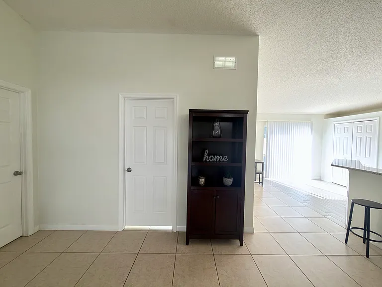 730 Garberia Dr — Photo 3