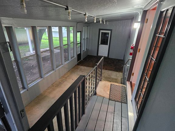 5th image of 1007 S Water St