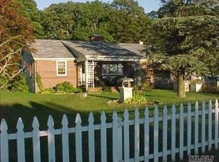 145 Pine St, East Moriches, NY 11940
