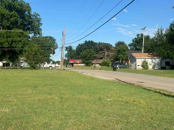 1100 N Weigle Ave, Watonga, OK 73772