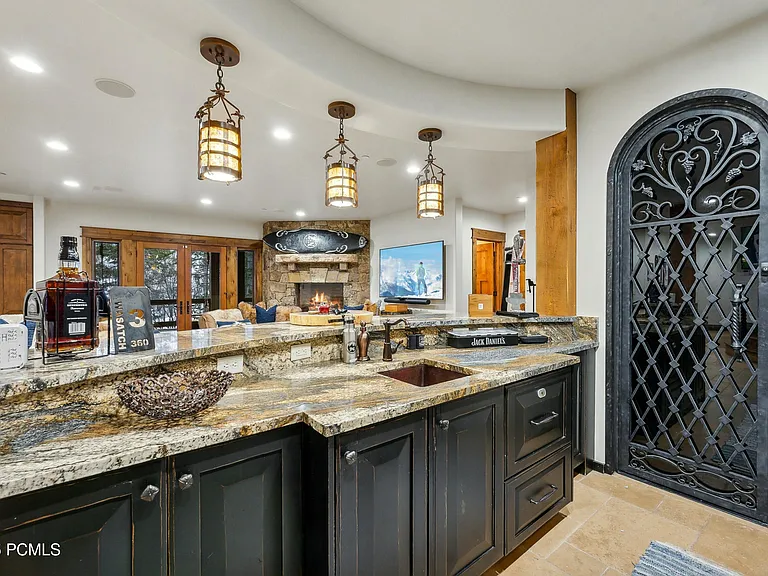2520 Bear Hollow Dr — Photo 32