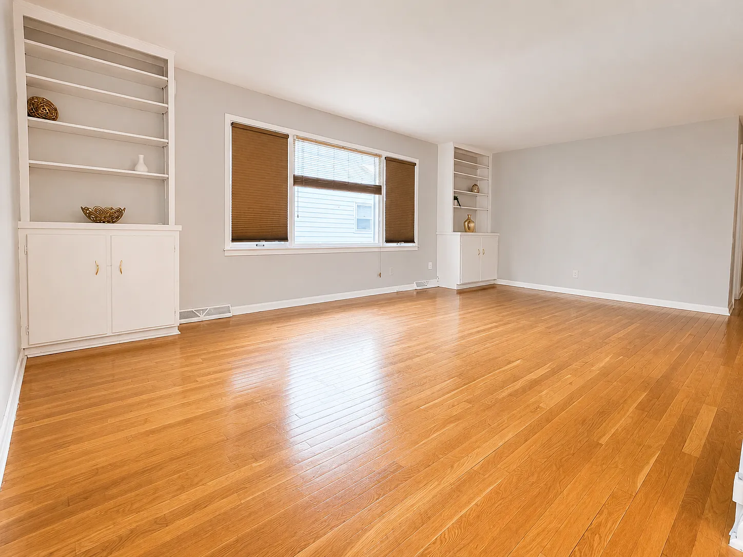 3 bed, 1360 sqft, $2,450 — Photo 2
