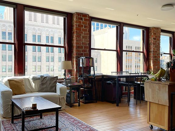 From the living room and kitchen, an entire wall of oversized windows brings in natural light and opens out to the incredible views of the downtown skyline.