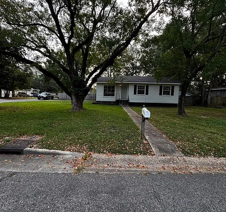 111 Esplanade Ave