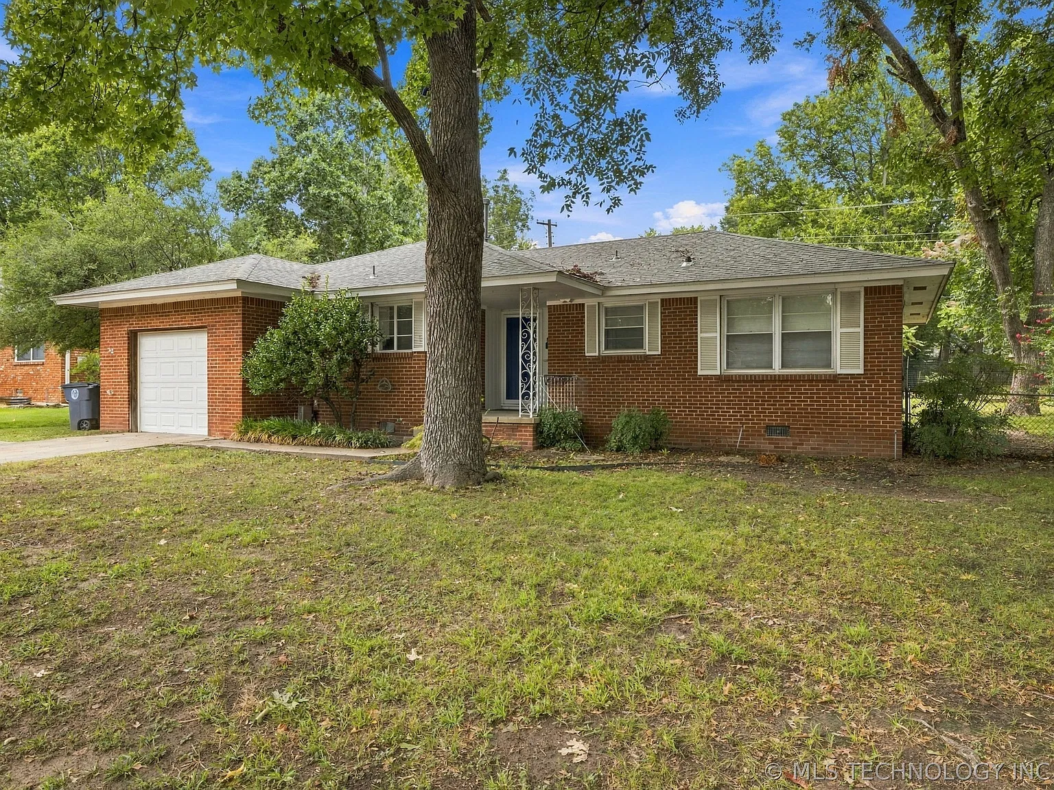 3 bed, 1.5 bath, 1227 sqft, $1,650 — Photo 2