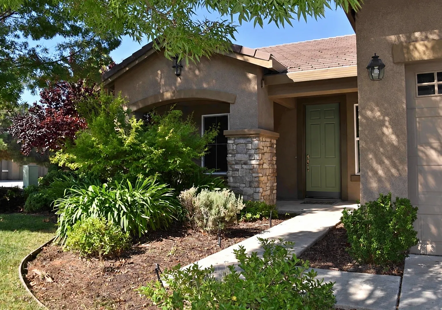 Beautiful Home in Desirable Lincoln Crossing! — Photo 1