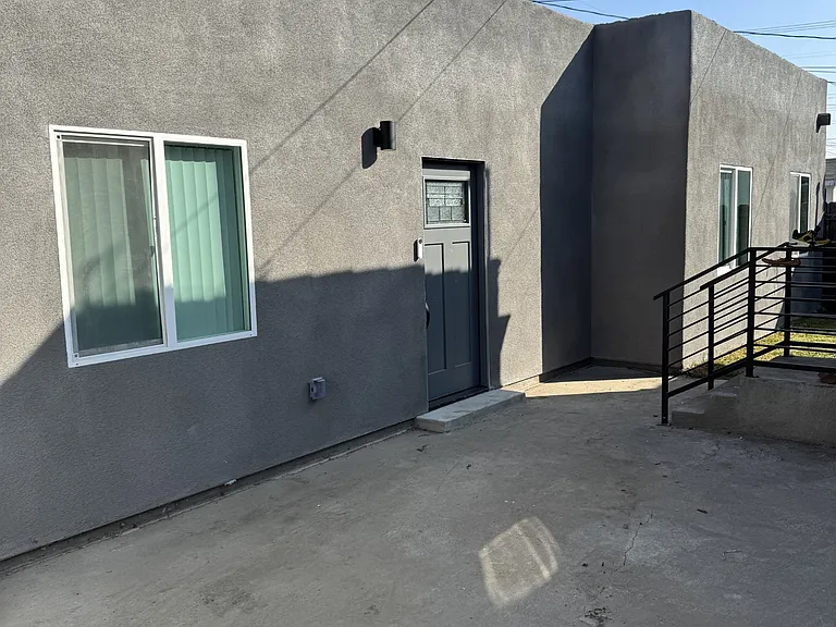 929 E 91st St #925 — Photo 9