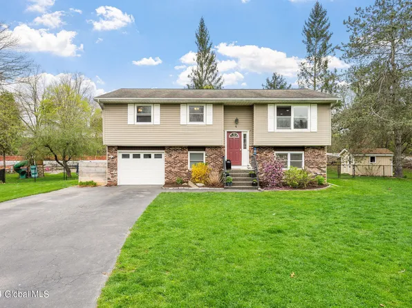 4 Spruce Court, Voorheesville, NY 12186