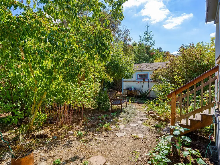 1144 NE Morton St — Photo 18