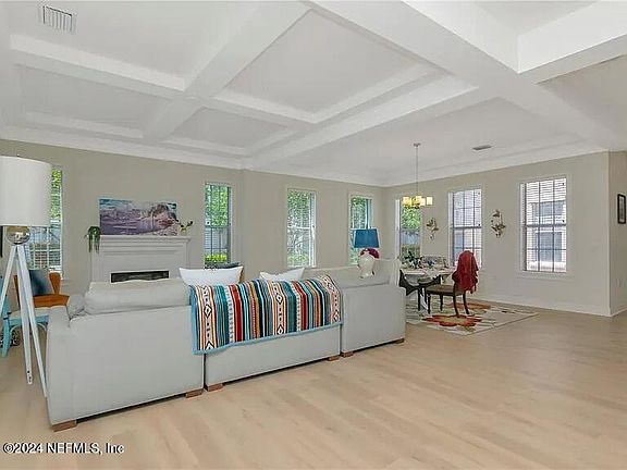 5th image of 255 NEWBURY PLACE Place N