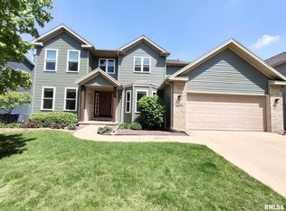 3124 Eagle Creek Dr, Bloomington, IL 61704