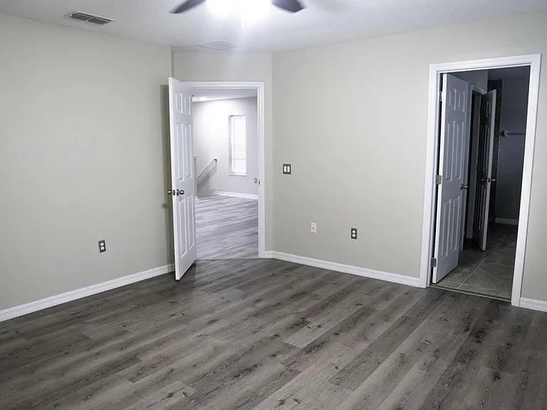 4840 Poolside Dr — Photo 9
