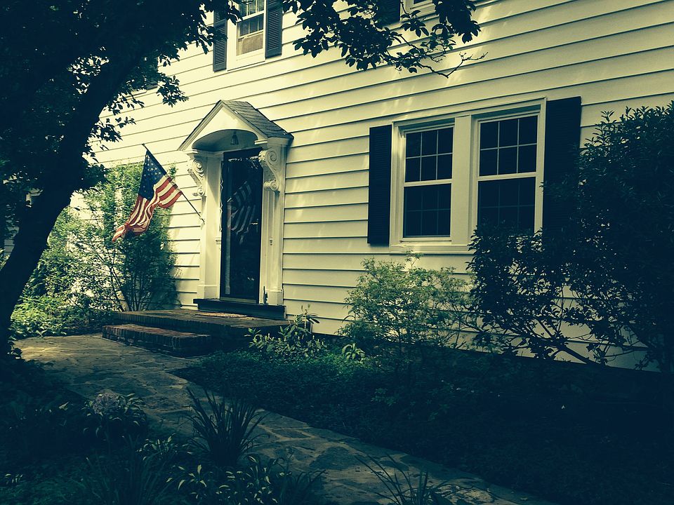 Front w/Stone Walkway