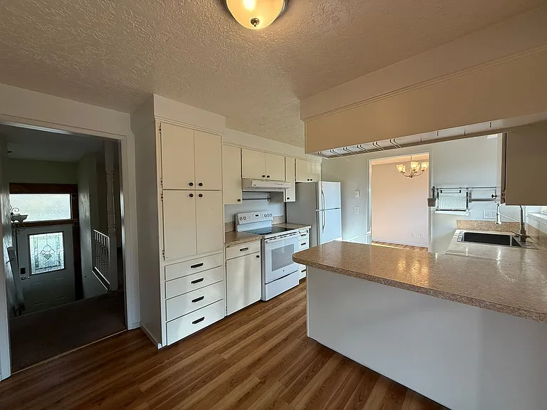 3355 Montebello Ave — Photo 10