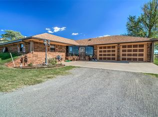 2408 W Commerce Rd, Clinton, OK 73601