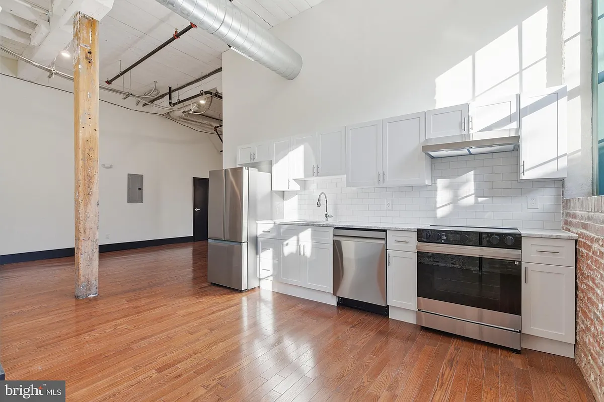 Building Photo - 1801 N Howard St #205