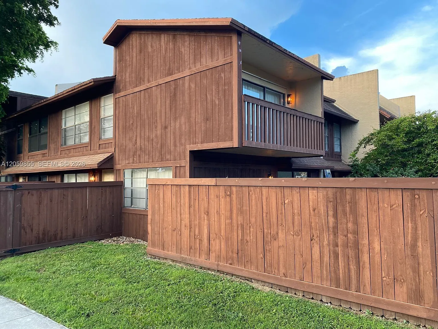 3 bed, 2.5 bath, 1340 sqft, $3,150 — Photo 1