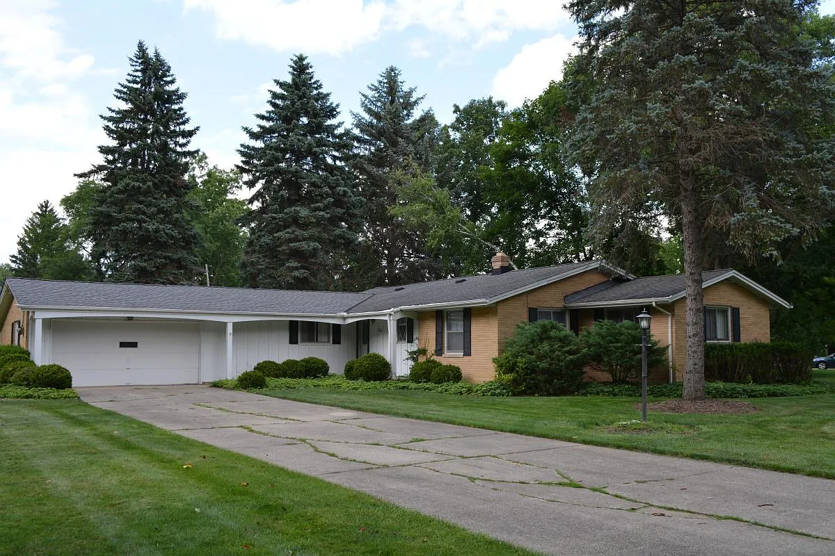4 bed, 2.5 bath, 1928 sqft, $2,950 — Photo 2
