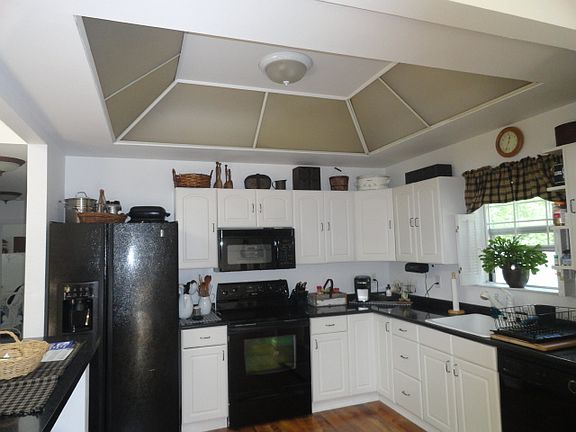 4th image of 172 Girard Dr