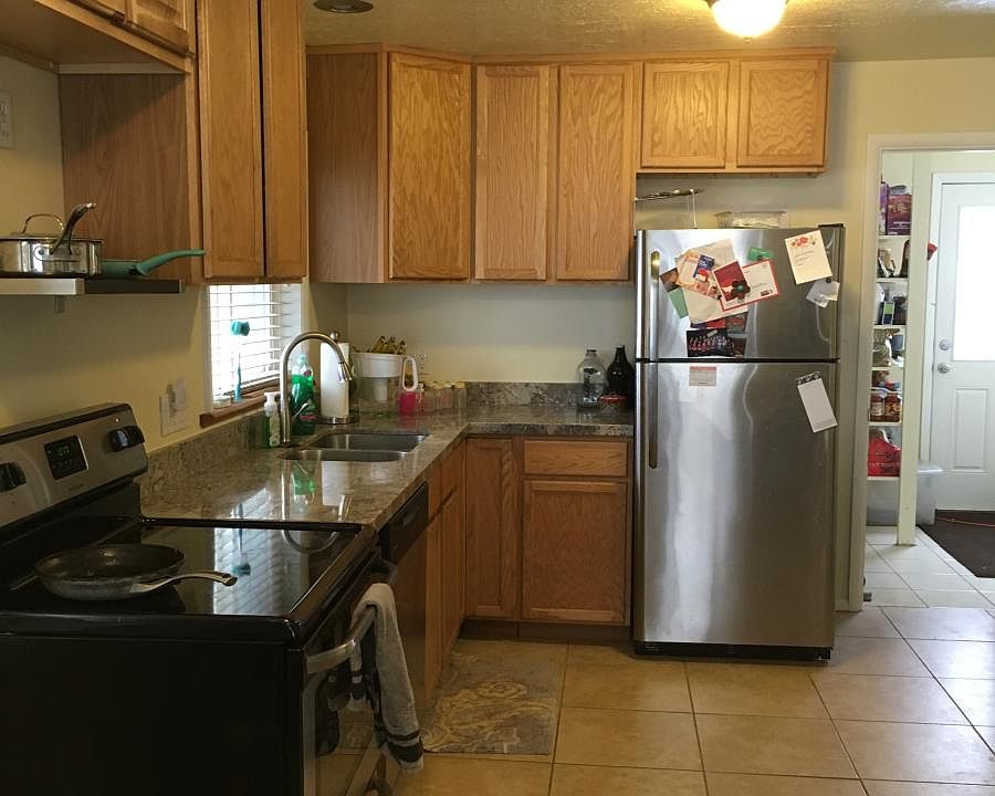 Kitchen has new appliances, microwave coming before you move