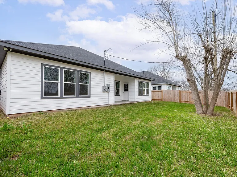 7430 Avenue E — Photo 36