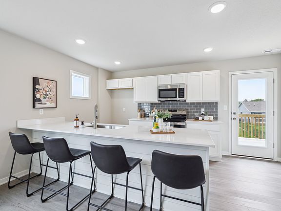 4th image of 2103 White Oak Ln