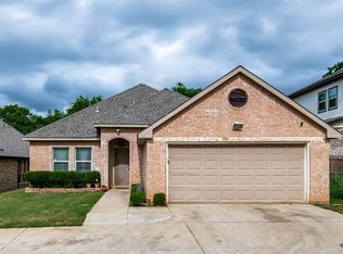 608 Sandy Ln, Fort Worth, TX 76120