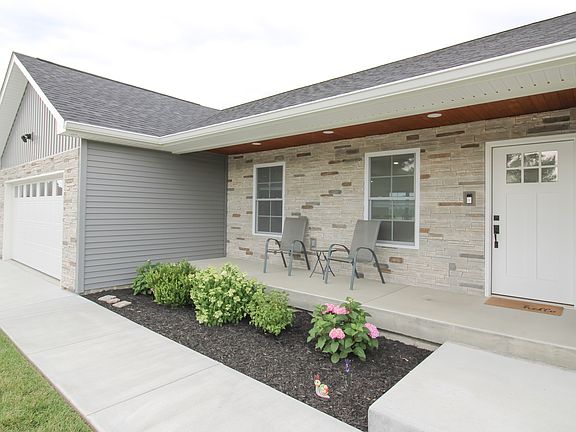 3rd image of 615 Sullivan Ct