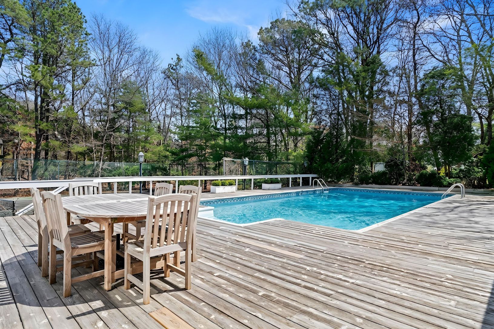 Oversized Deck and outdoor entertaining spaces 