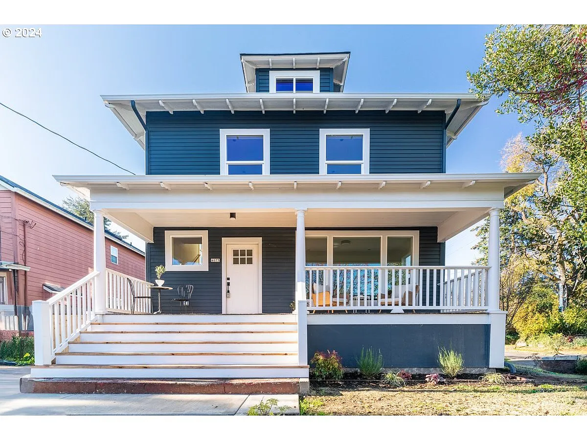 4075 N Commercial Ave photo 1