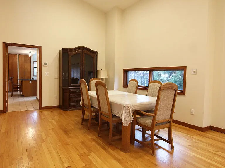 6872 Melrose Dr — Photo 11