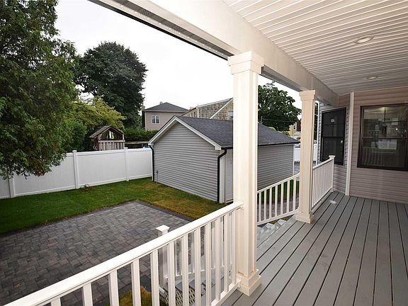 3rd image of 386 Chambers Ave