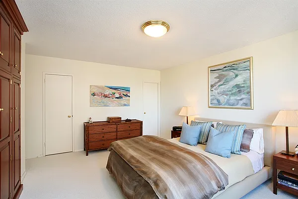 Sold by Corcoran | media 22