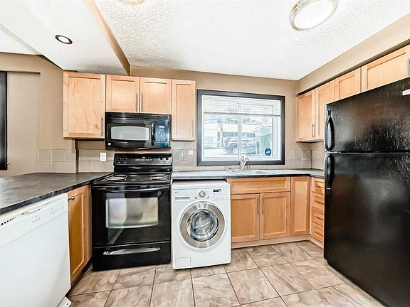 3rd image of 620 S 15th Ave SW #105