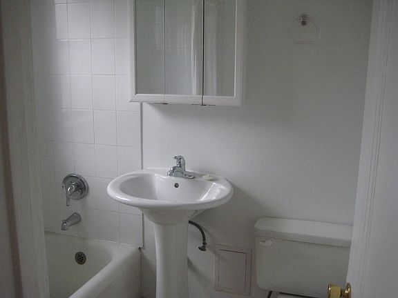 4th image of 1135 W Lunt Ave #4