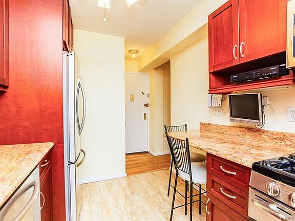 5th image of 3215 Arlington Ave APT 4G