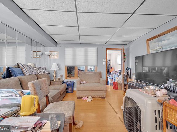 4th image of 812 Engard Ave