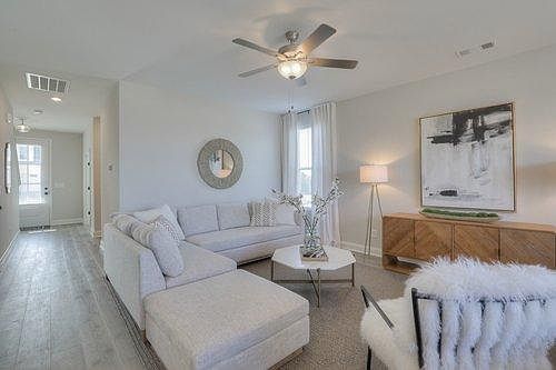 4th image of 1104 Springs Hill Way #799eda920