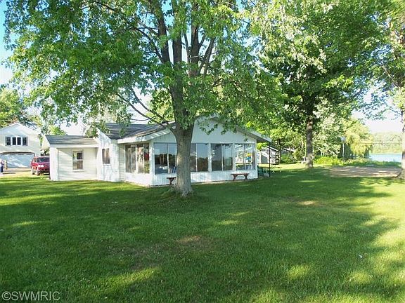 2nd image of 2452 Lorraine Dr